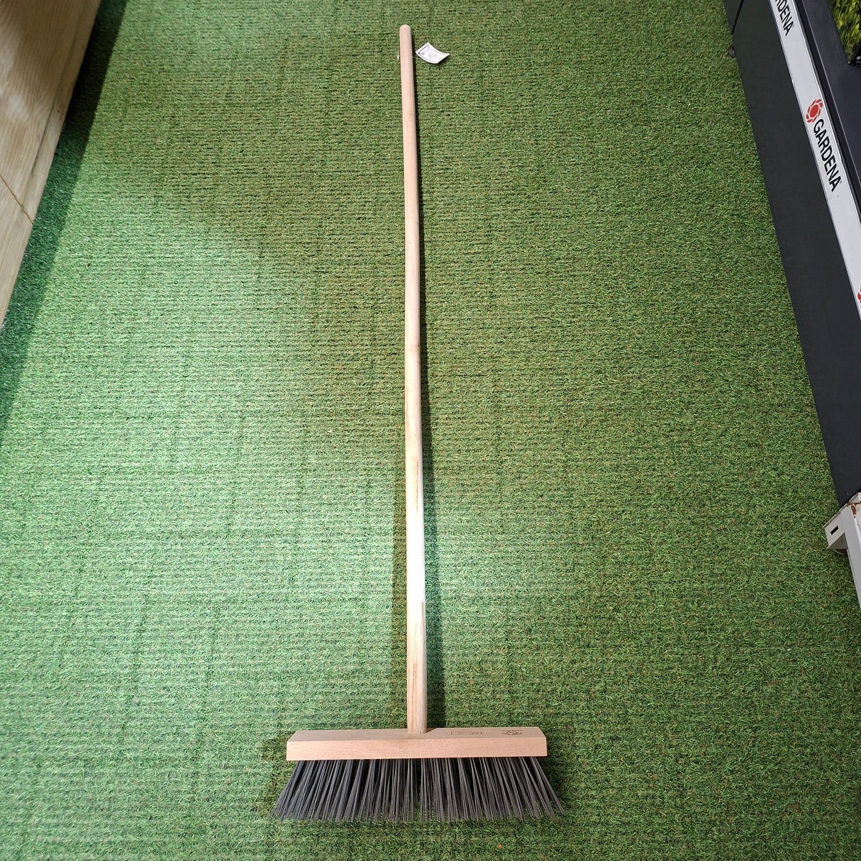Green Key Paving Brush Long Wooden Handle