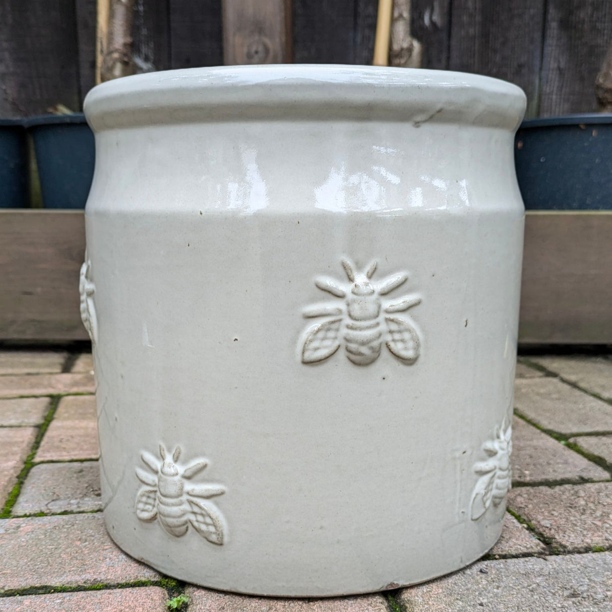 Woodlodge 24cm Cream Bee B Glazed Pot - YBEE4CR24