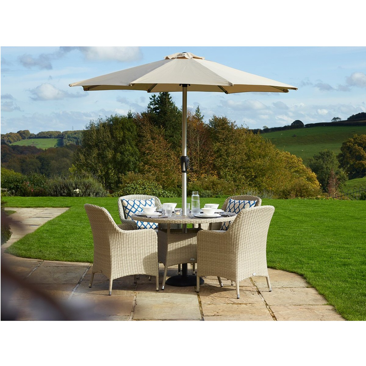 Bramblecrest Tetbury 4 Seater Round Dining Set Nutmeg