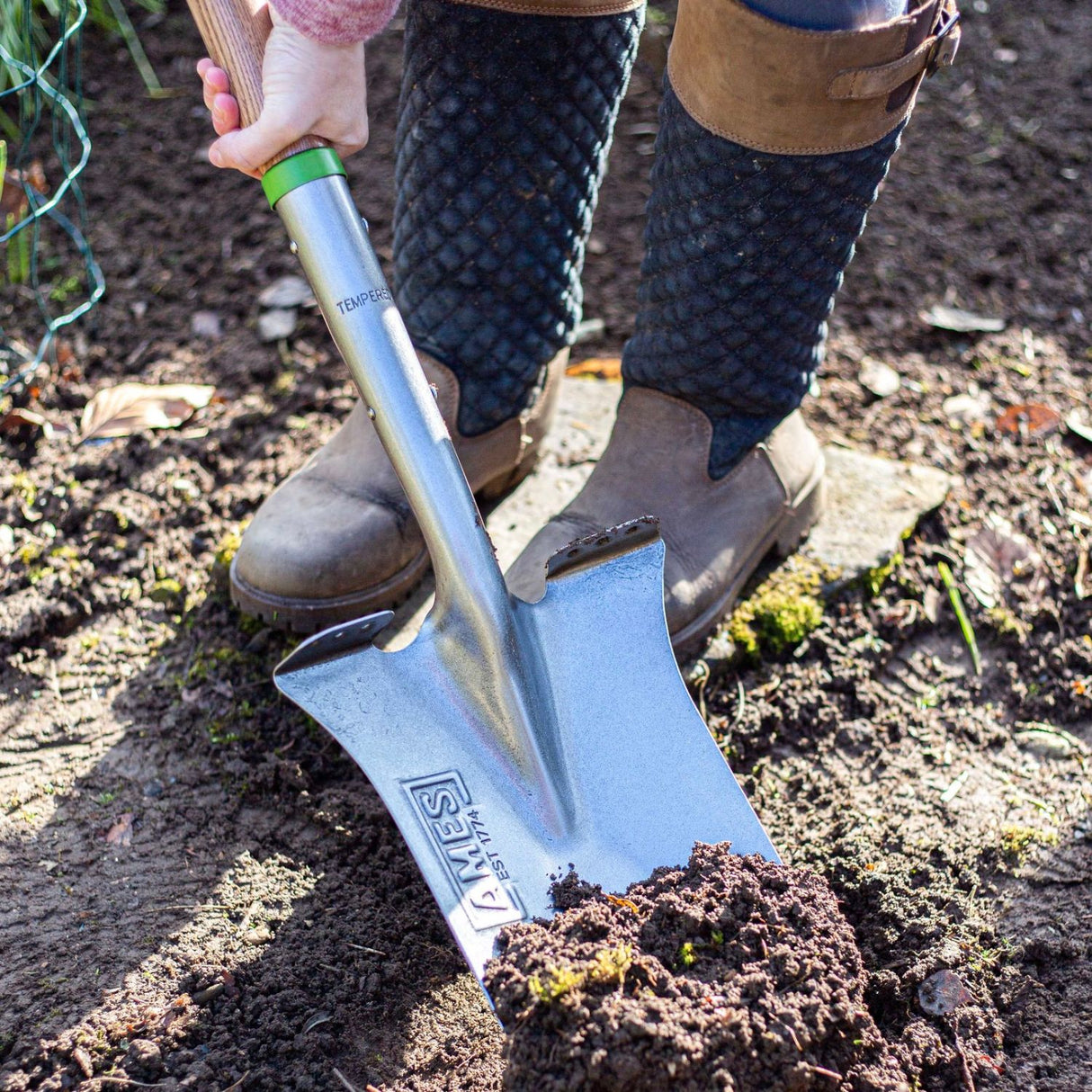 AMES 104cm Carbon Steel Digging Spade