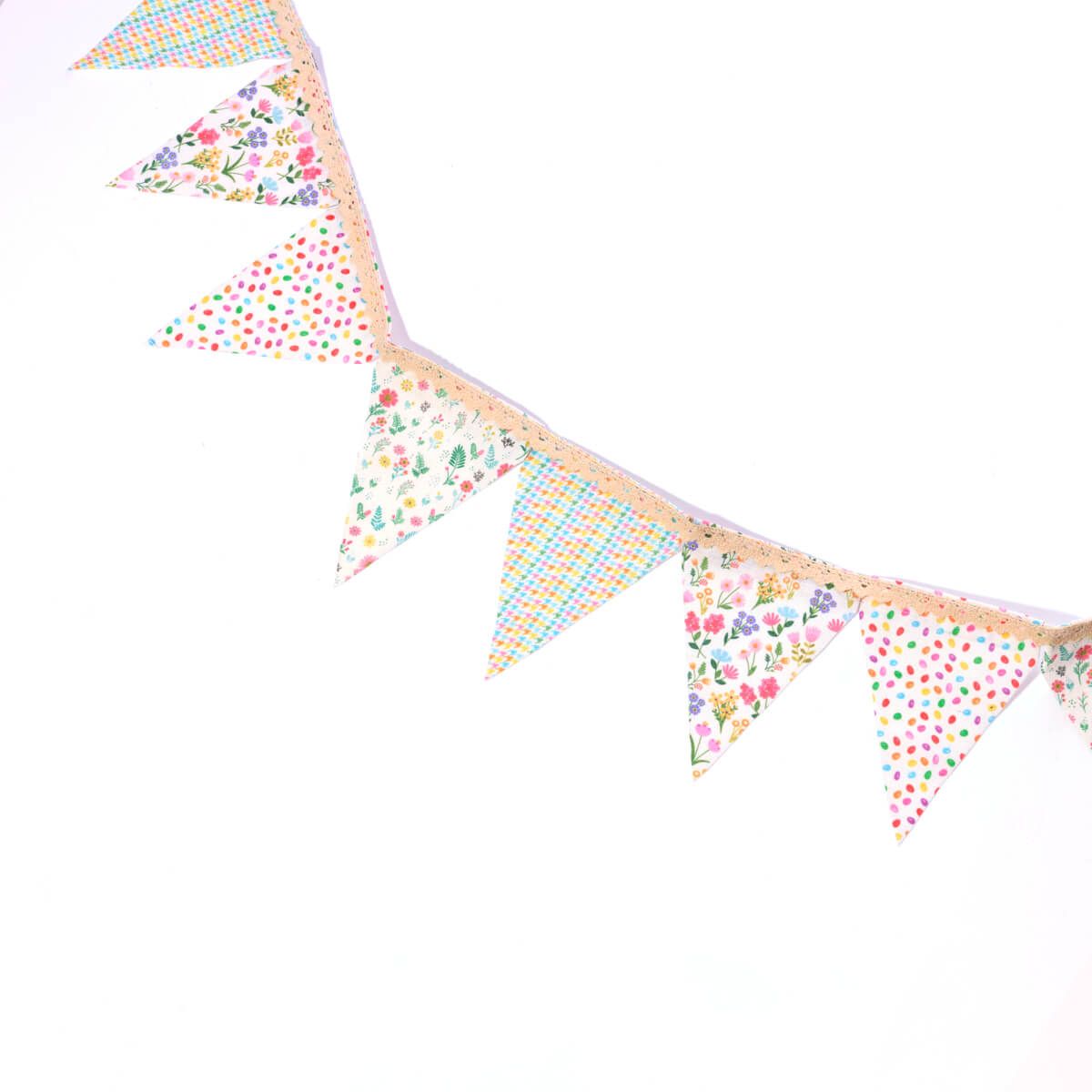 Richard Langs 14 Flag Ditsy Floral Bunting - 4BP711