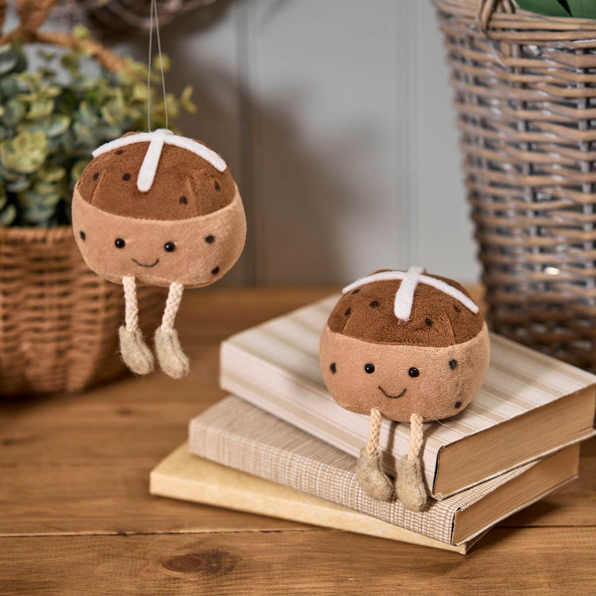 Richard Langs Hot Cross Bun Shelf Sitter With Dangly Legs - 4RY131