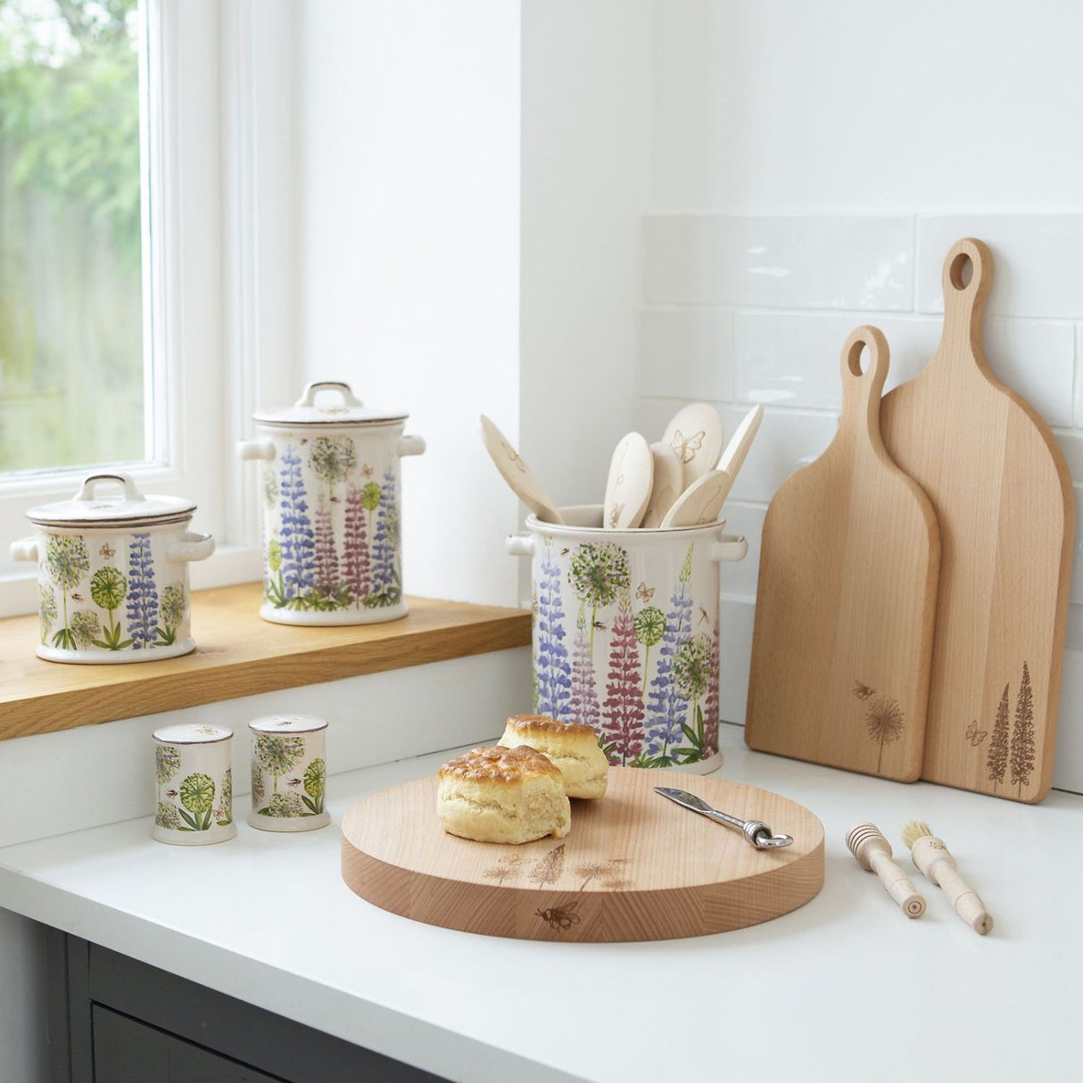 T&G Woodware 7.5cm Cottage Garden Salt Shaker
