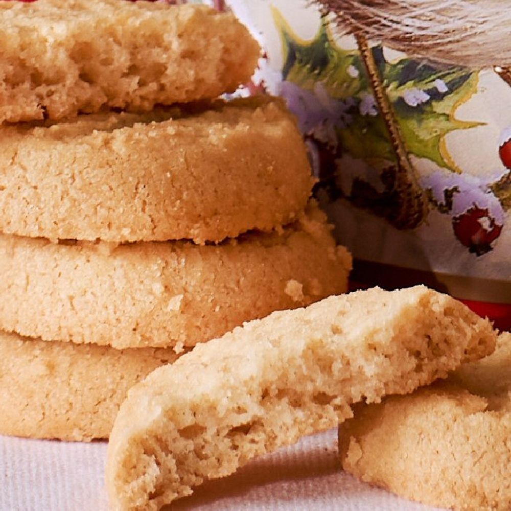 Grandma Wild's 300g Embossed Snowy Robin Biscuit Barrel