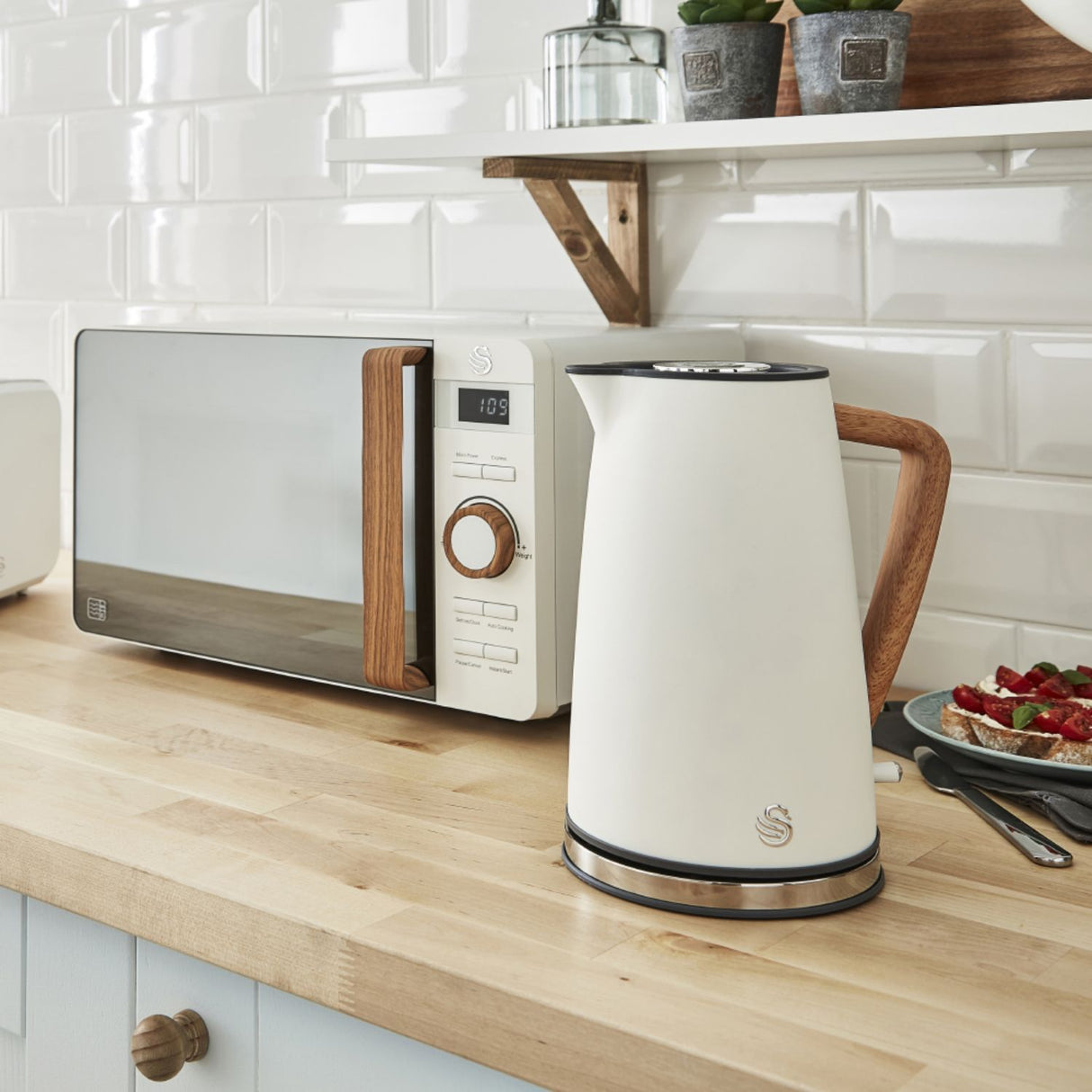 Nordic 1.7L Cordless Kettle White