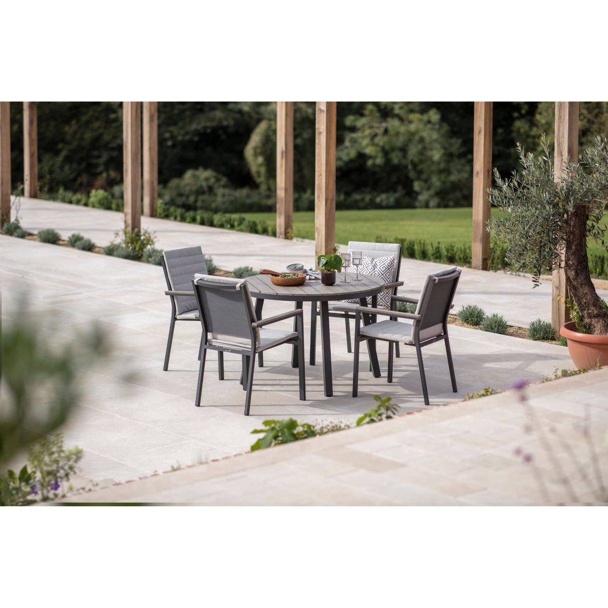 Bramblecrest 110cm Fawn Zurich 4 Seat Round Dining Set with Parasol & Base - X25ZR01