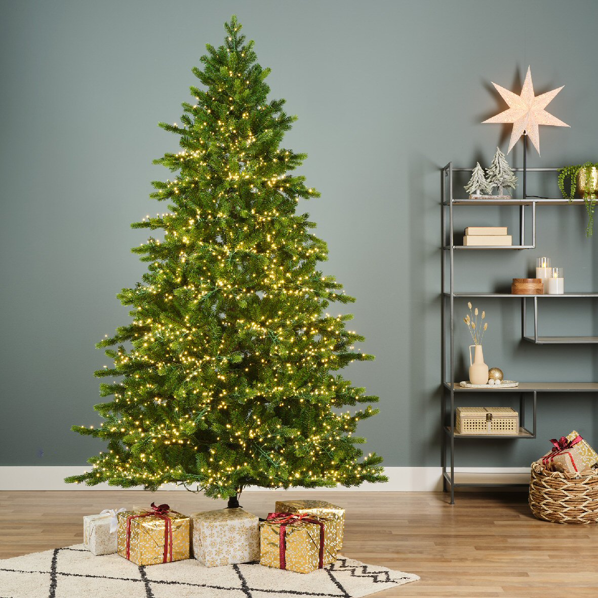 Everlands 2.1m (7ft) Galloway Spruce Pre-Lit Artificial Christmas Tree