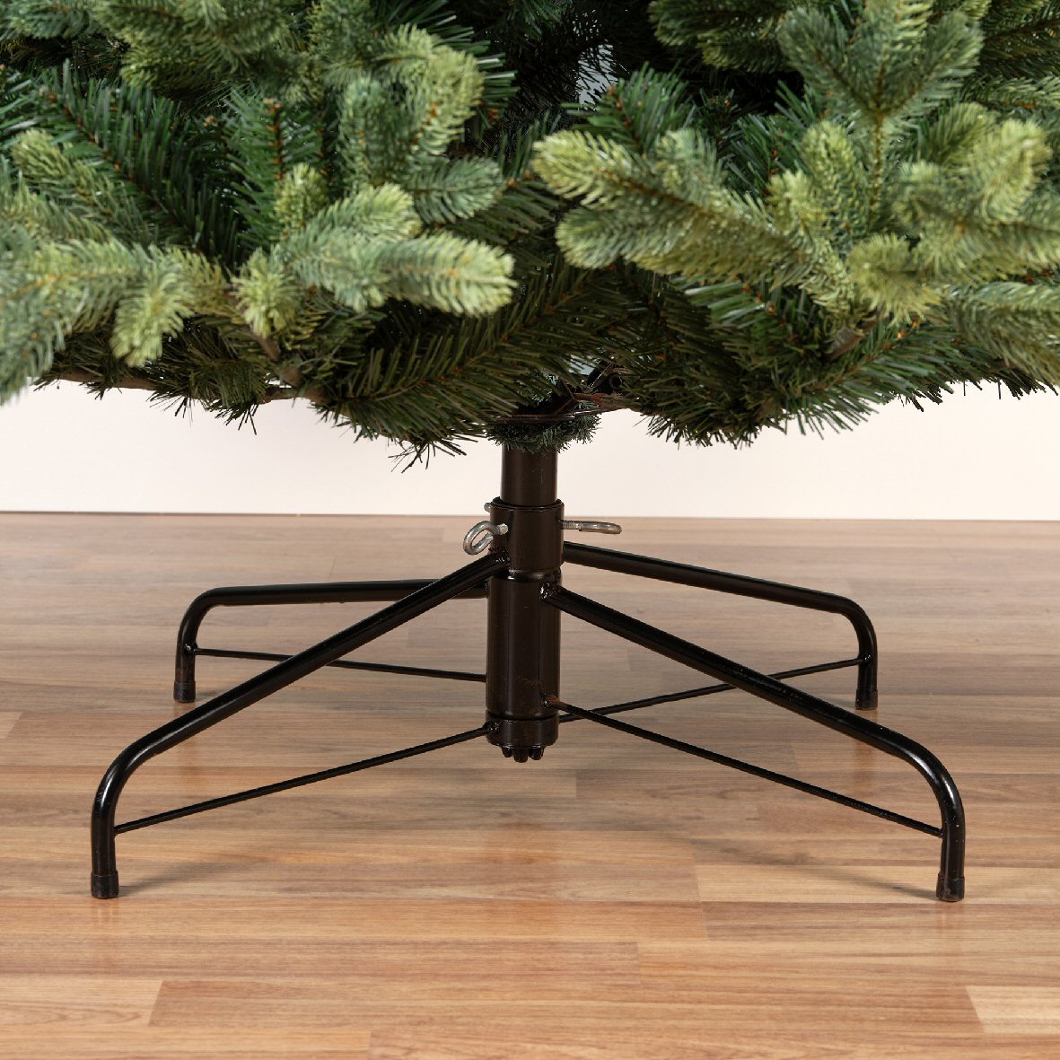 Everlands 2.1m (7ft) Geneva Fir Artificial Christmas Tree - 684302