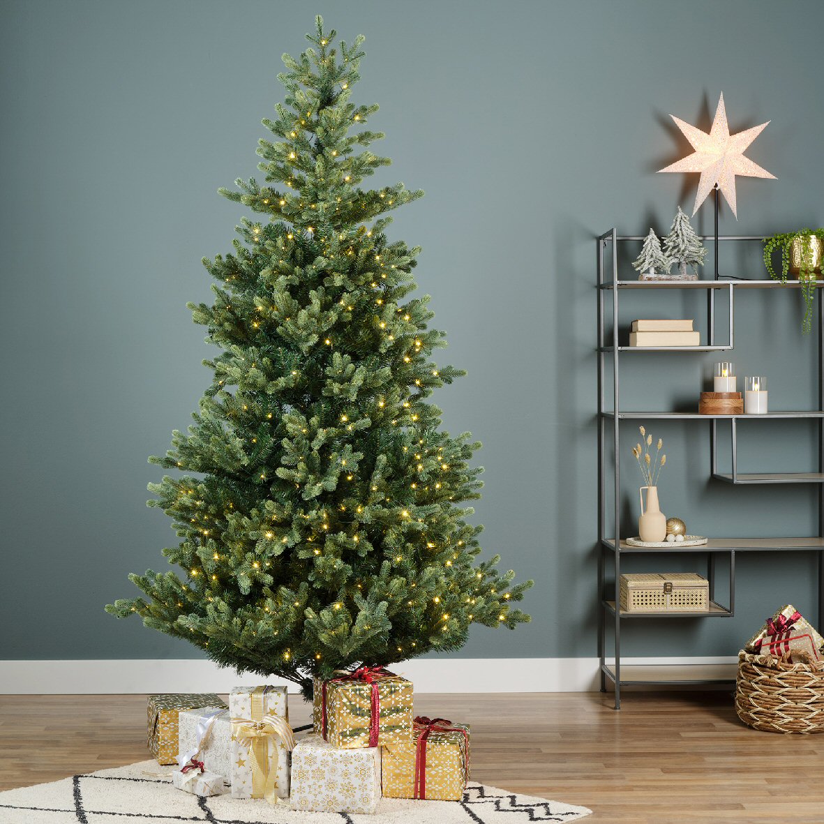 Everlands 2.1m (7ft) Geneva Fir Pre-Lit Artificial Christmas Tree