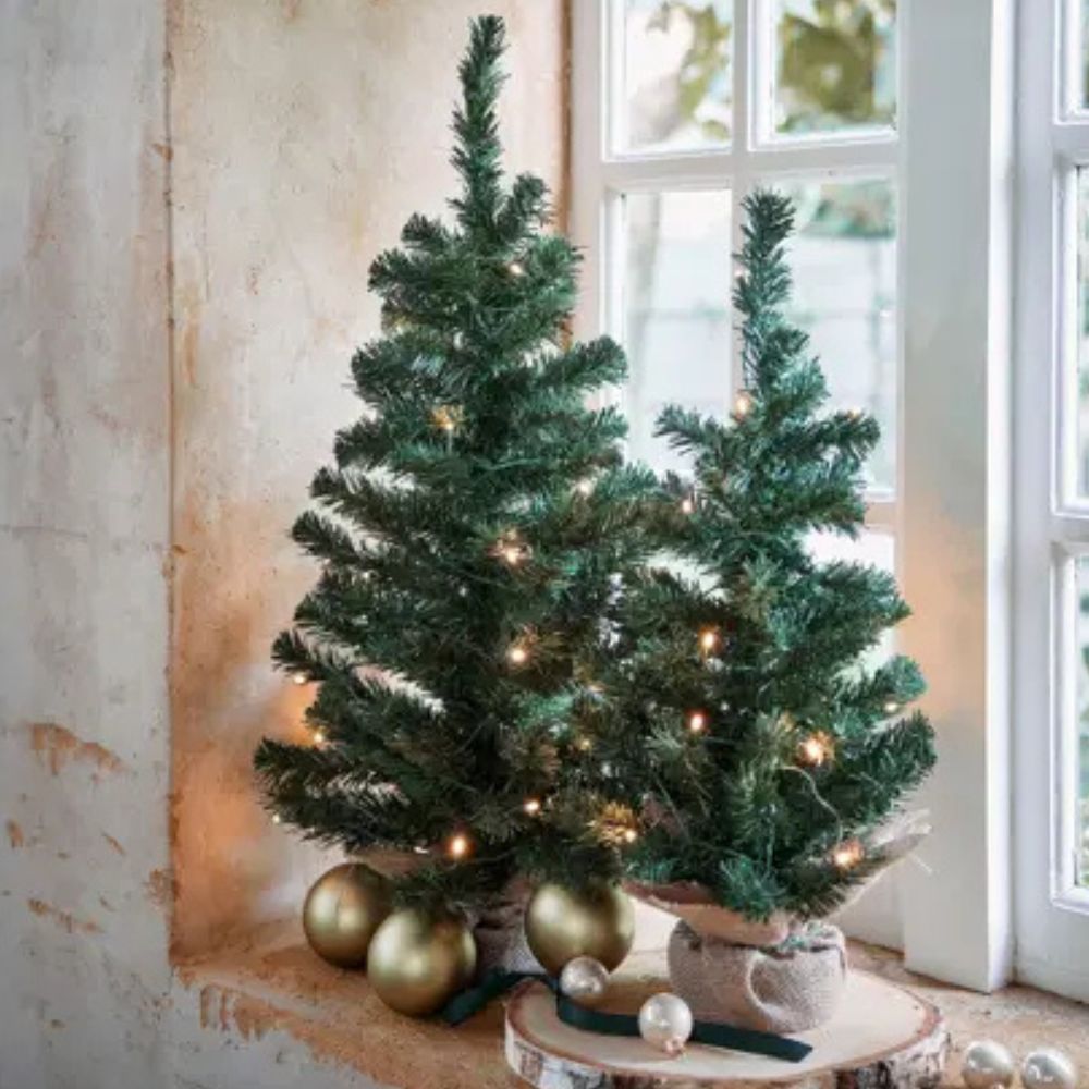 Everlands 75cm Mini Imperial Artificial Christmas Tree in Jute Bag - 683326
