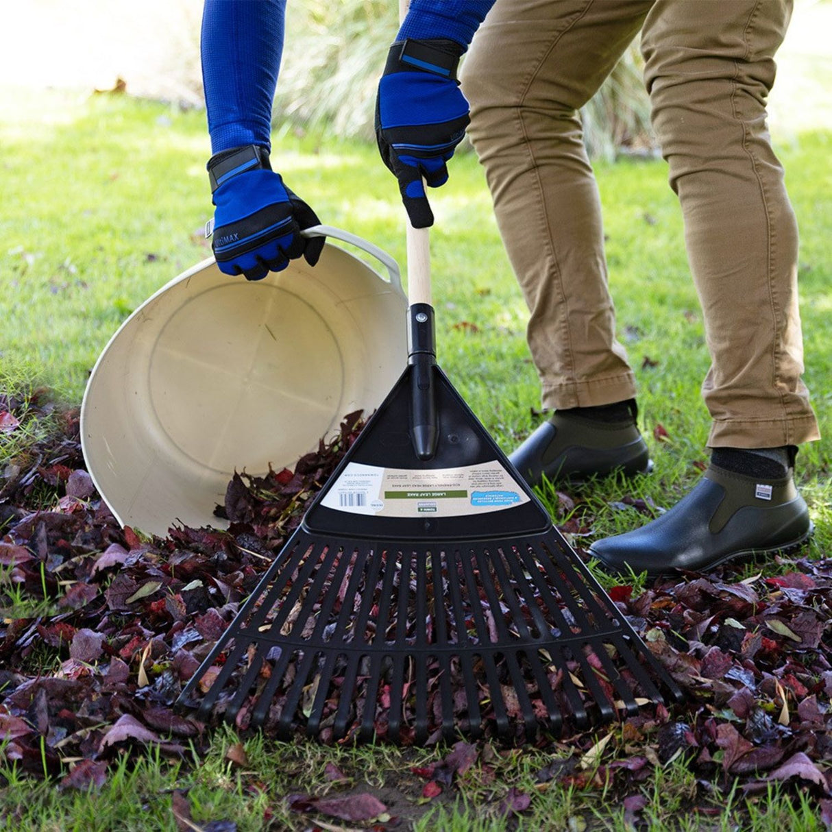 Town & Country Plastic Leaf Rake