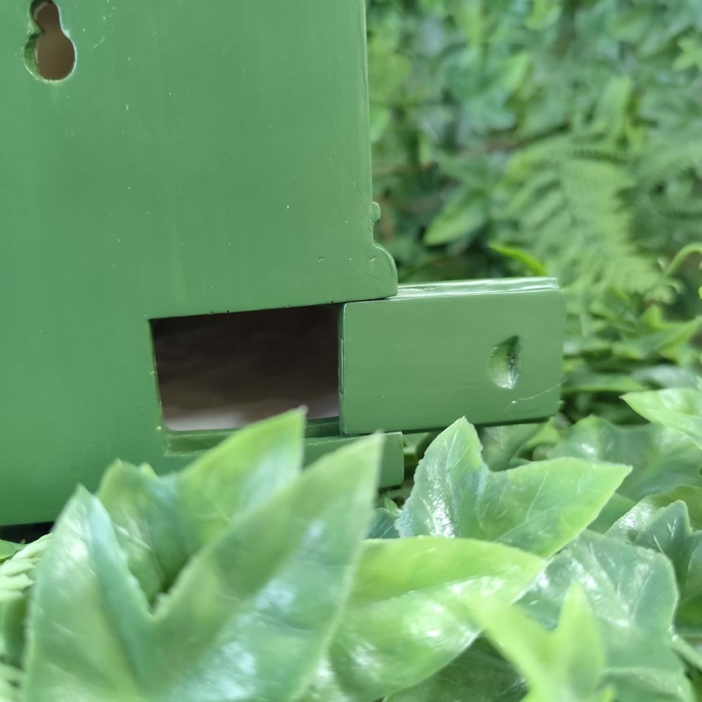 Vivid Arts 17.5cm Classic Land Rover Defender Birdhouse - XBC-BH84-D