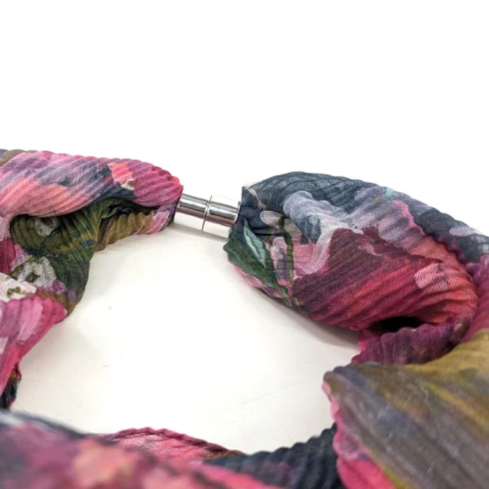 Black Ginger Oil Hydrangeas Magnetic Neck Scarf - Exclusive Design