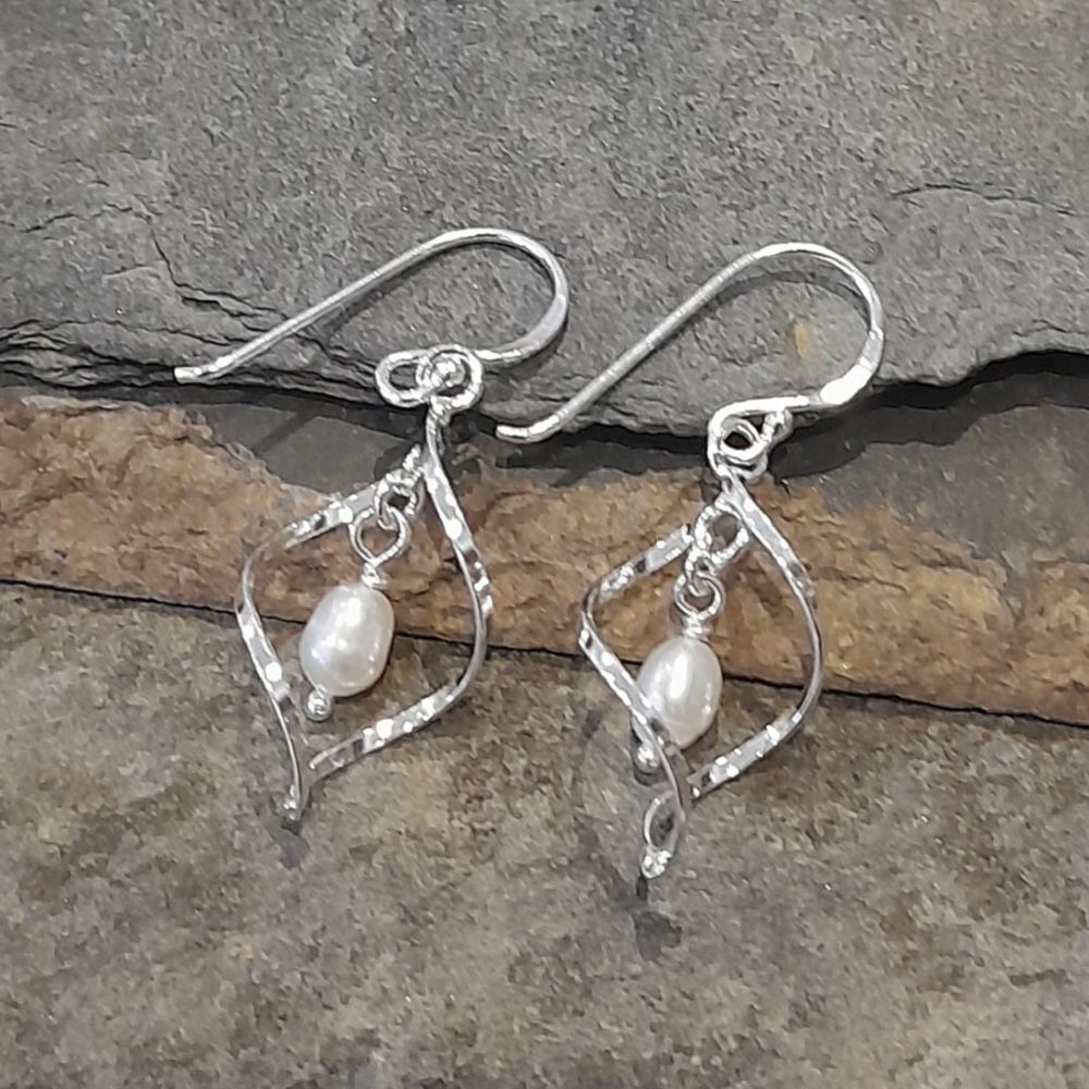 Blue Lily 20mm Silver Twist With Pearl Drop Earrings