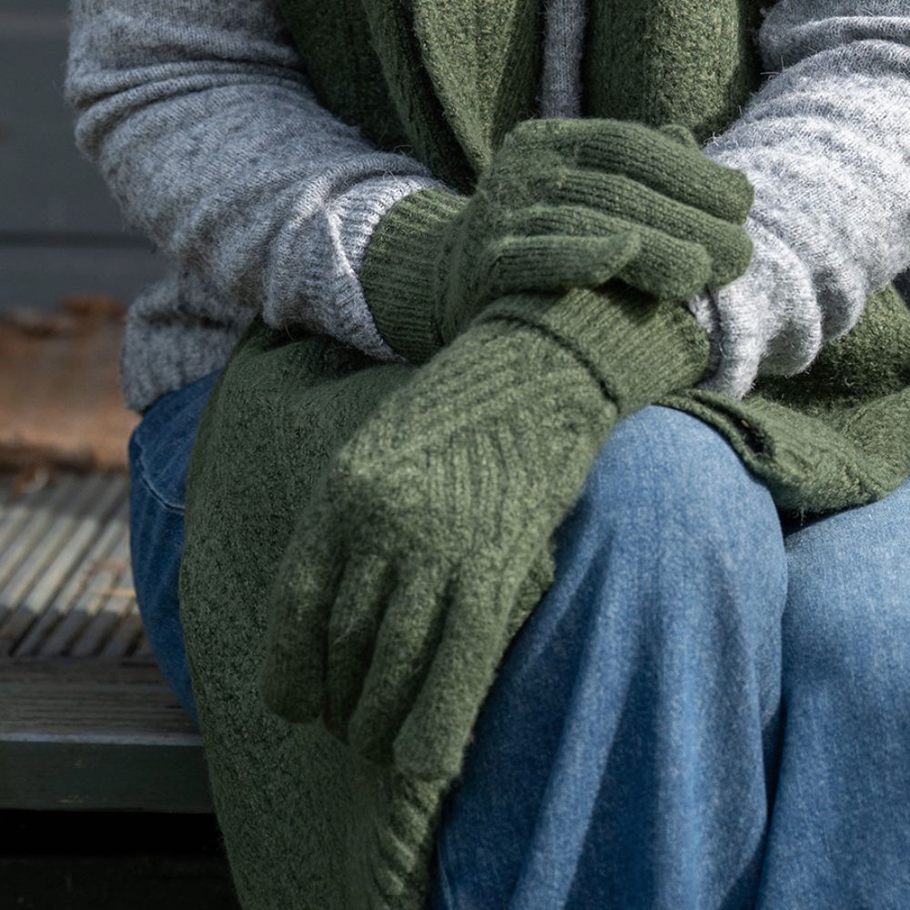 POM Charlotte Recycled Blend Khaki Cable Knit Gloves