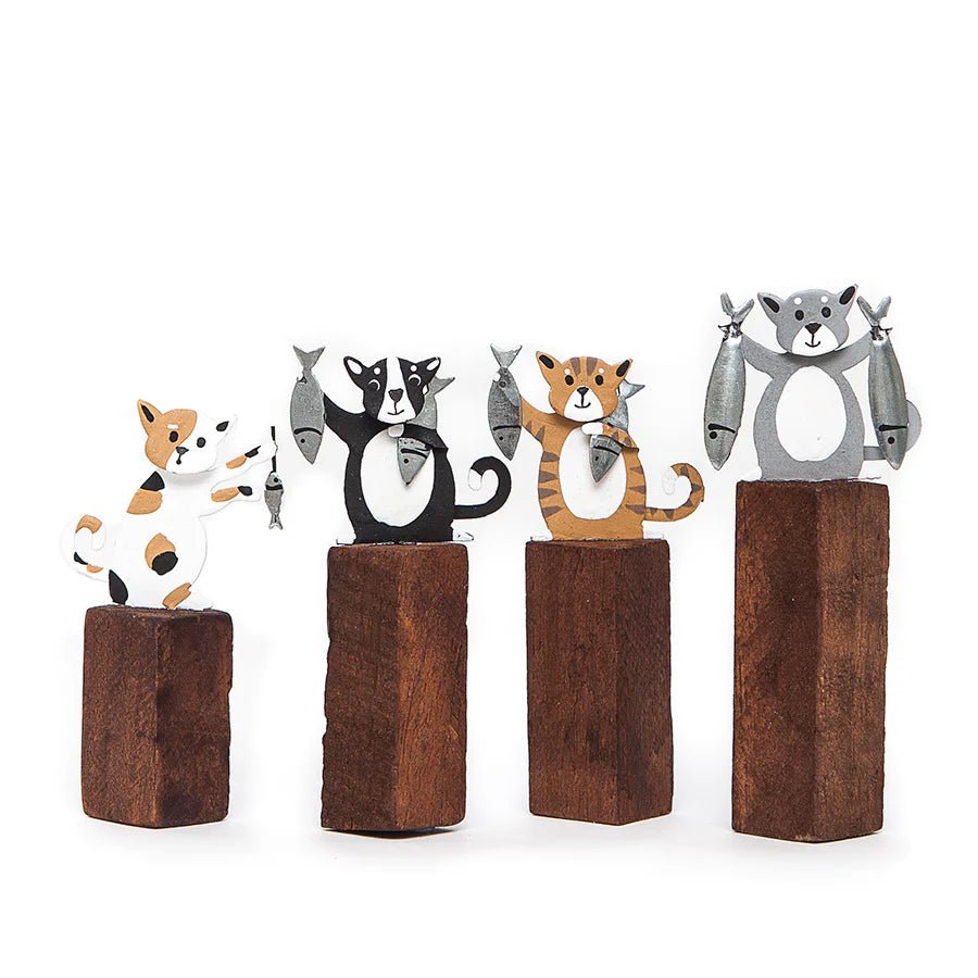 Shoeless Joe 10cm Cats with Fish on Plinths - Old Railway Line Garden Centre