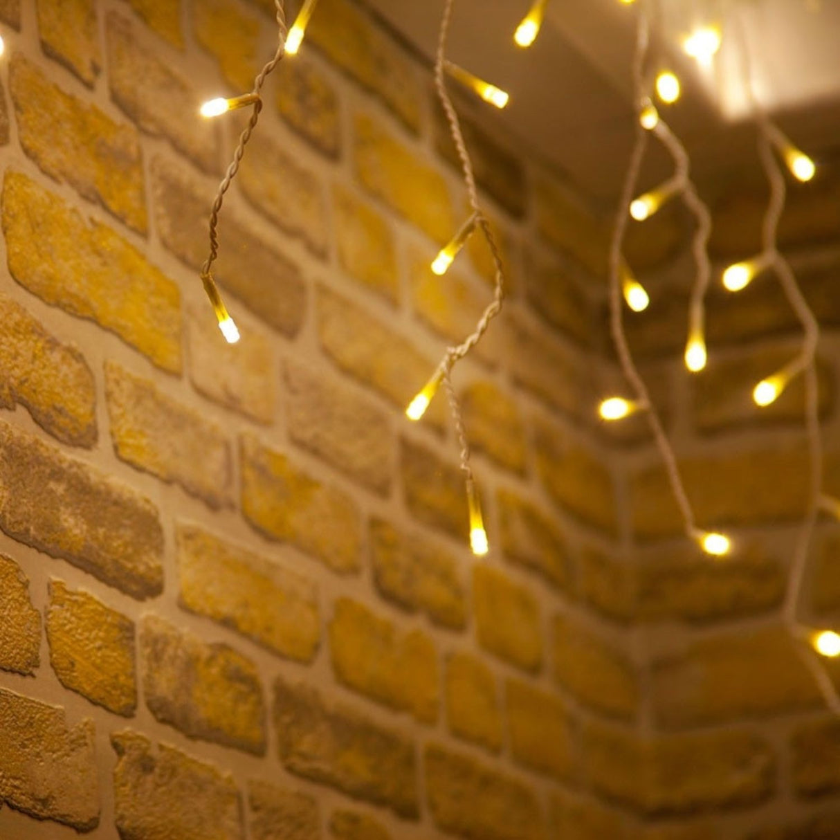 Snowtime 300 Warm White LED Connectable Icicle Lights (6m)