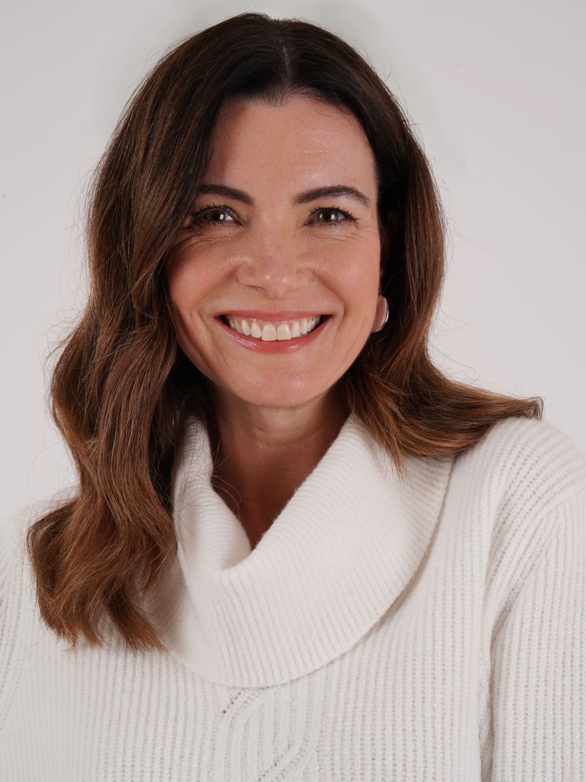 TIGI 10/12 Ivory Cable Detail Cowl Neck Jumper - T25-16G