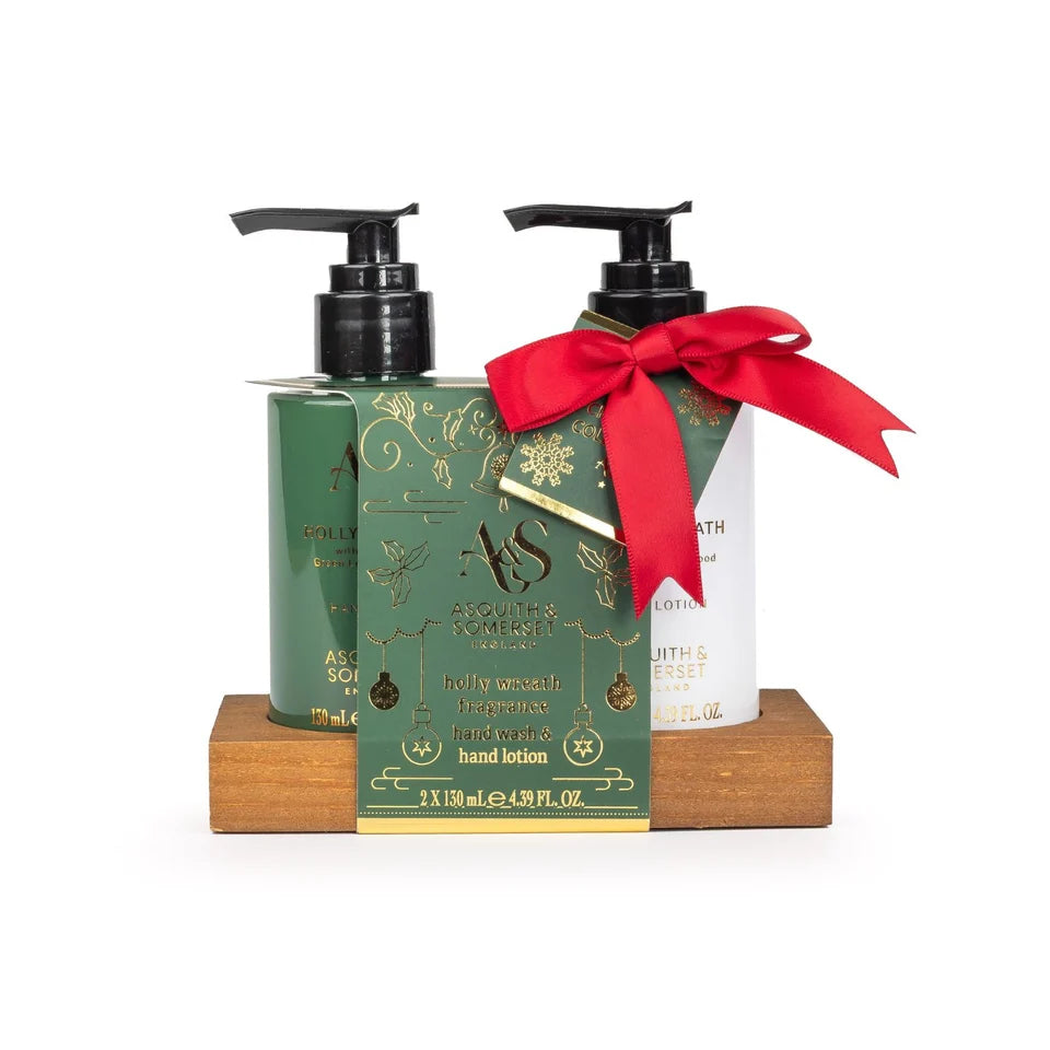 A & S 130ml Holly Wreath Hand Care Caddy Gift Set