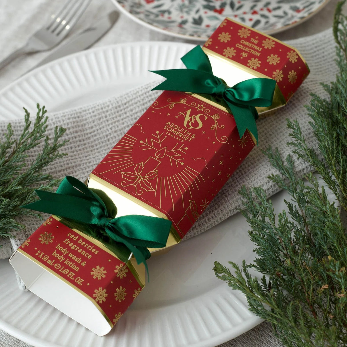 A & S 50ml Red Berries Body Care Cracker Gift Set