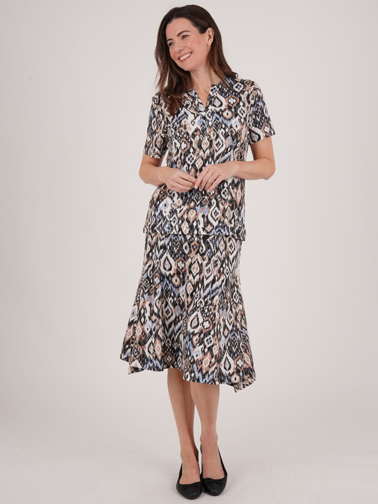 TIGI 10/12 Regular Black All Over Print Tribal Ikat 6 Panel Skirt - T25 - 36DR - Old Railway Line Garden Centre