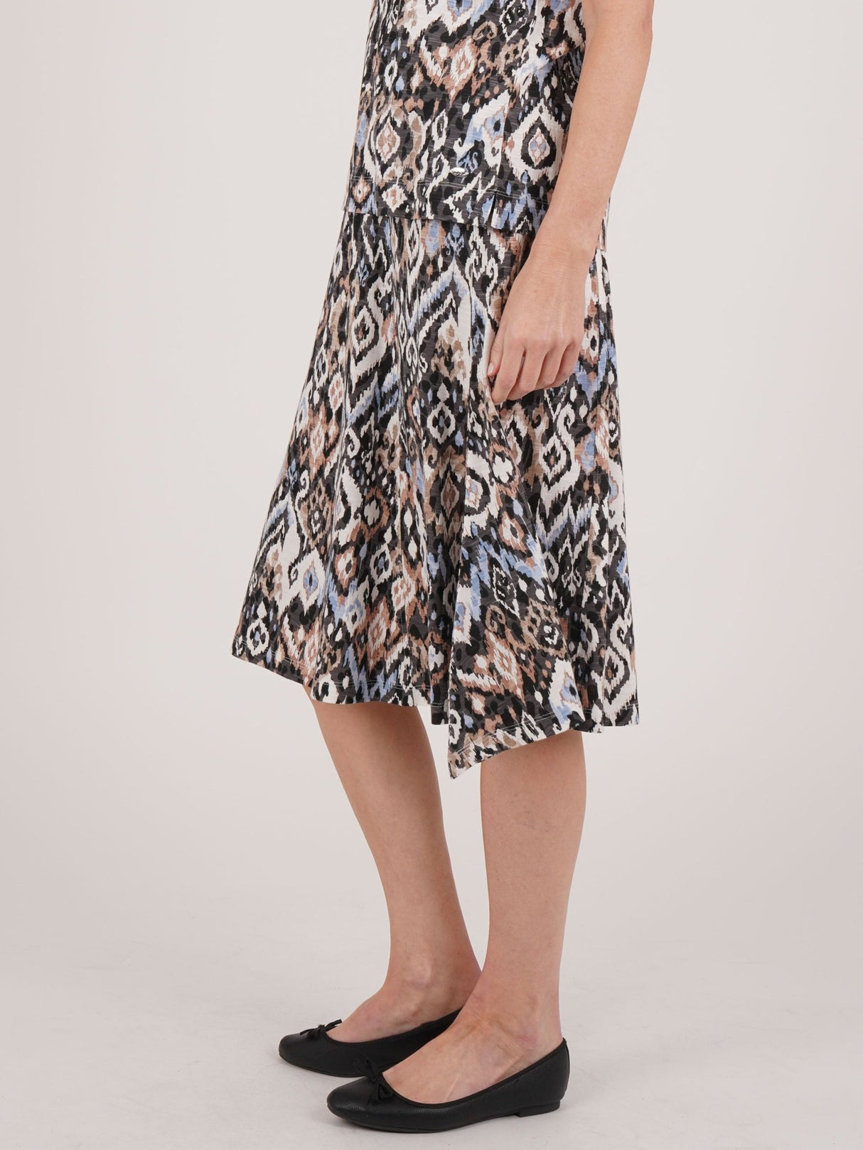 TIGI 10/12 Regular Black All Over Print Tribal Ikat 6 Panel Skirt - T25 - 36DR - Old Railway Line Garden Centre