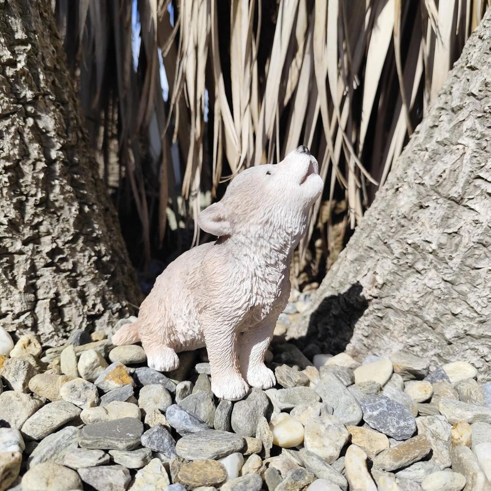 Vivid Arts 15cm Real Life Howling Wolf Cub Ornament