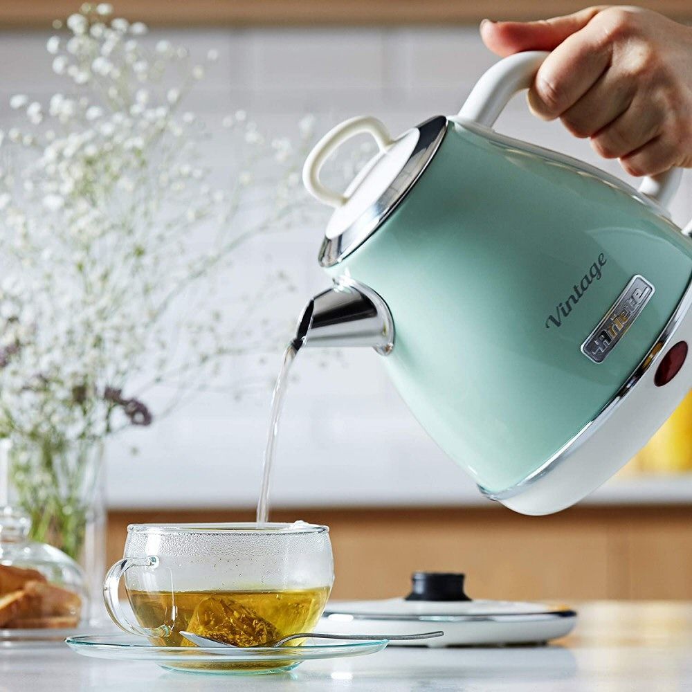 Ariete 1.7 Litre Cream Vintage Kettle - Old Railway Line Garden Centre