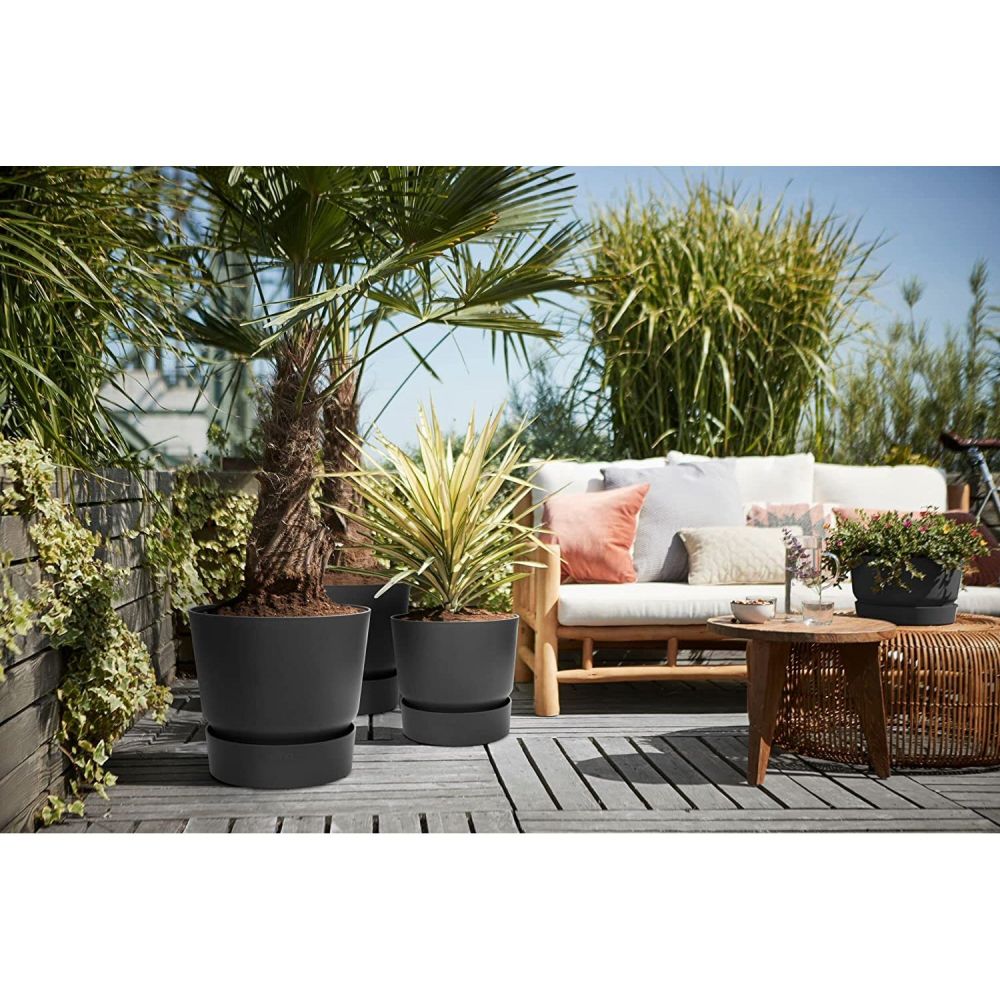 Elho 30cm Living Black Greenville Round Planter - Old Railway Line Garden Centre