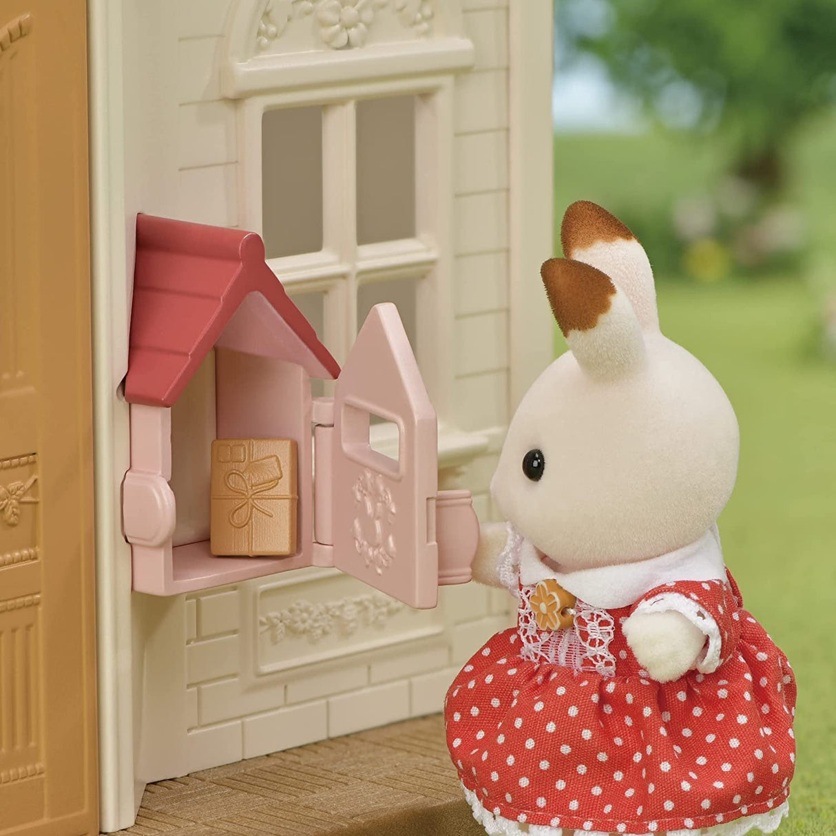 Sylvanian Families Red Roof Cosy Cottage - Old Railway Line Garden Centre