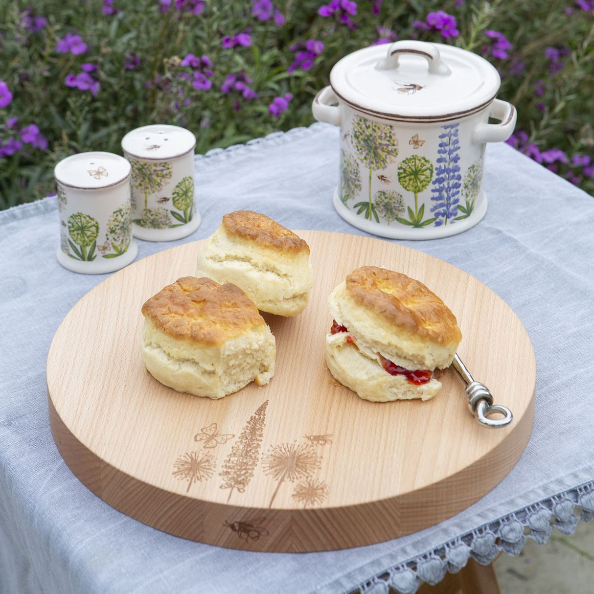 T&G Woodware 30cm Cottage Garden Round Serving Board