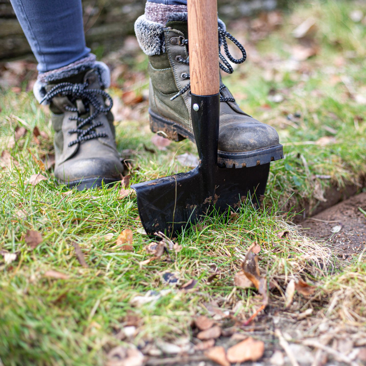 AMES 98cm Carbon Steel Lawn Edger