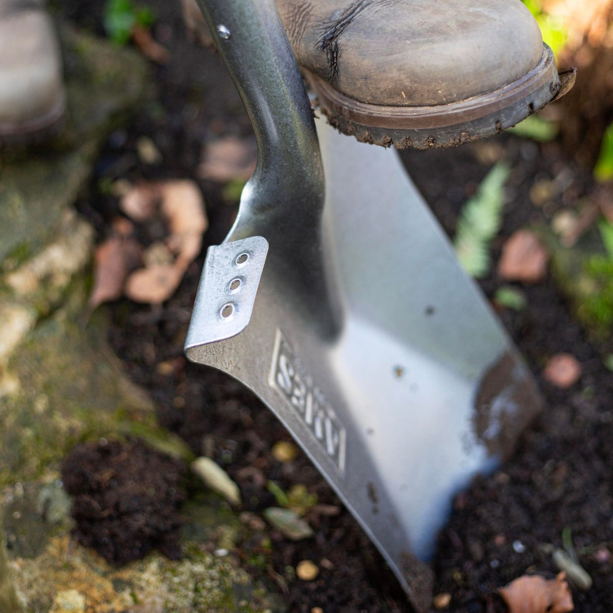 AMES 104cm Carbon Steel Digging Spade