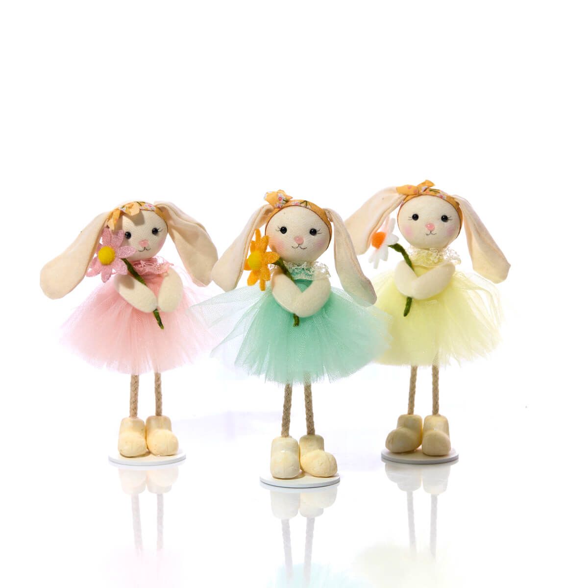 Richard Langs Bunny Floppy Ears Holding a Flower Ornament - 4HO163