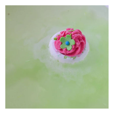 Bomb Cosmetics 160g Apple &  Raspberry Swirl Bath Blaster