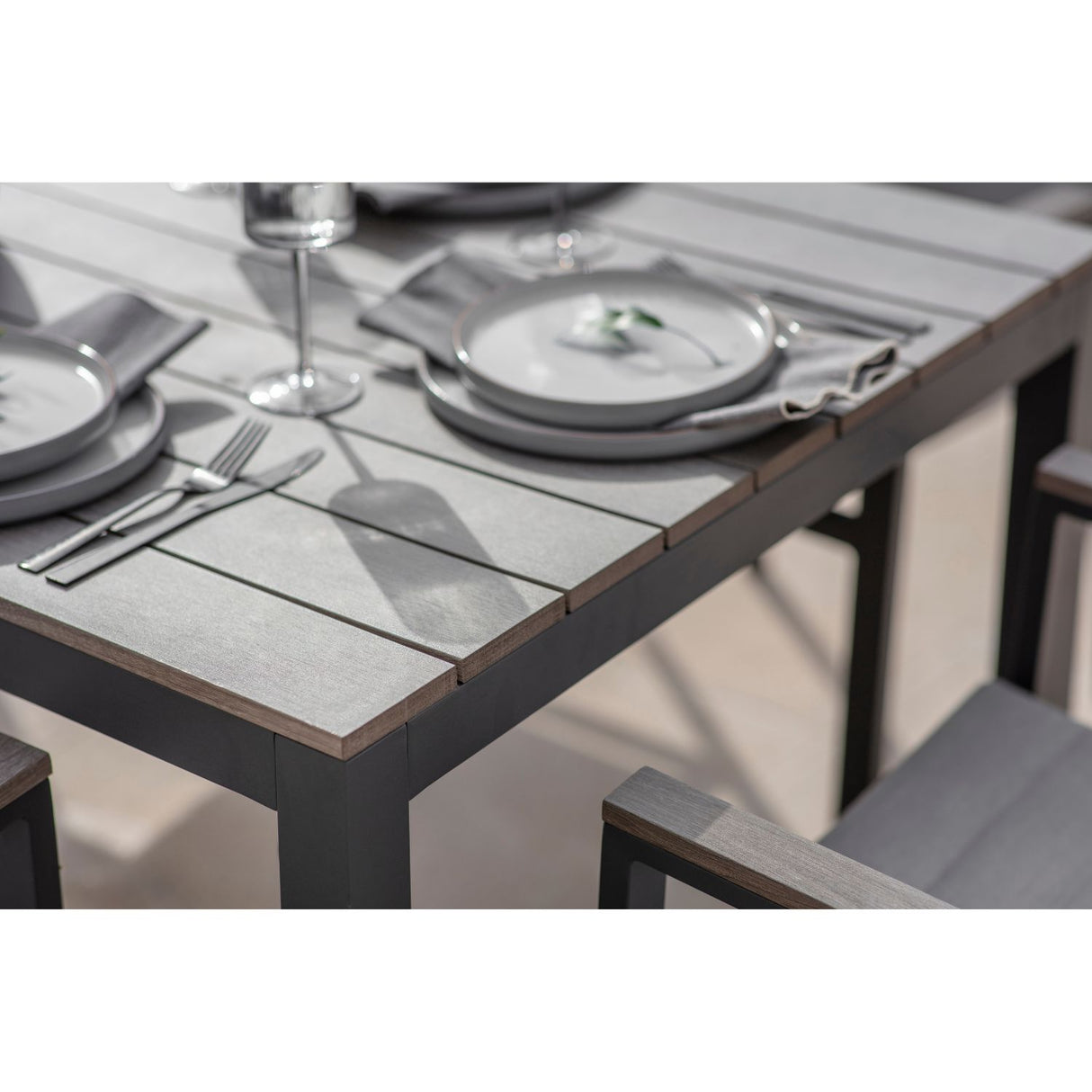 Bramblecrest 164cm x 95cm Fawn Zurich 6 Seat Rectangle with Parasol & Base Set - X25ZR02