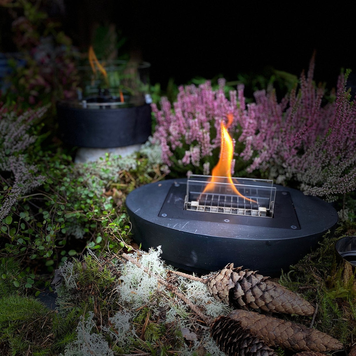 Tenderflame Carnation 32 Tabletop Candle Black