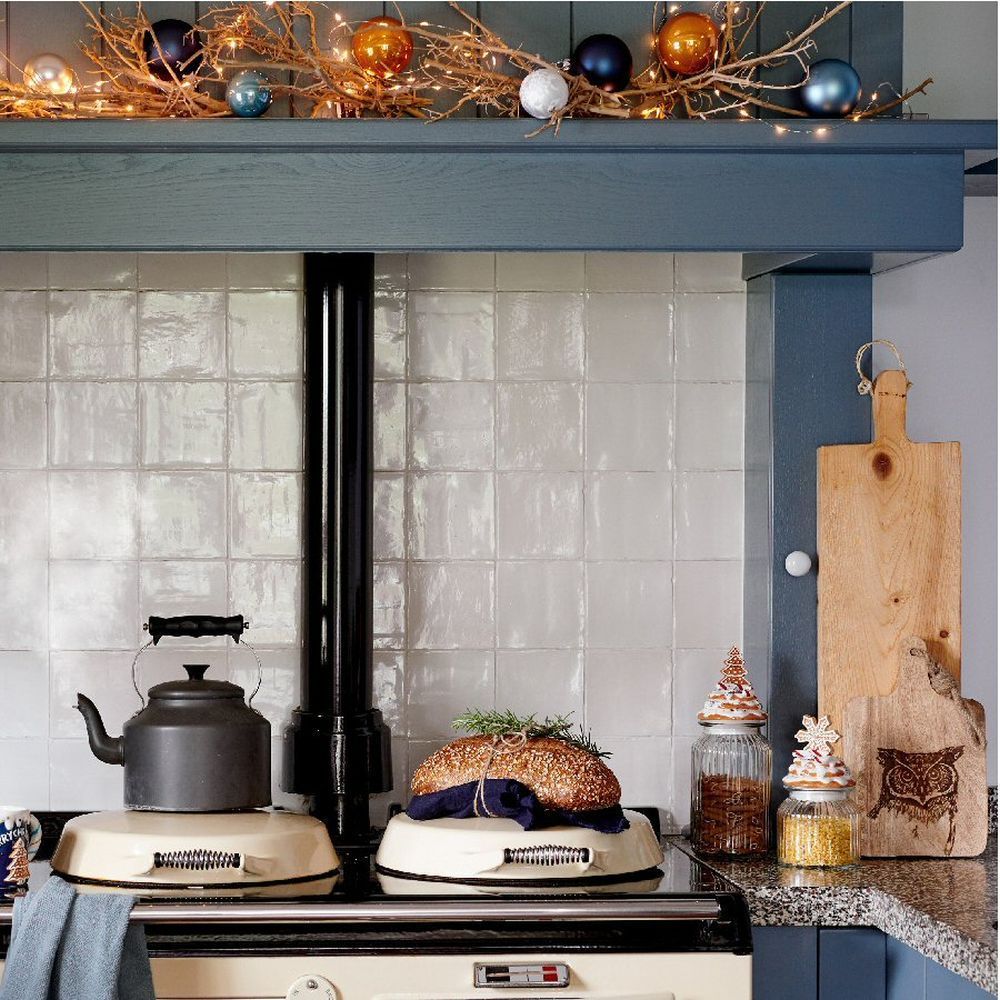 Decoris 21cm Christmas Biscuit Glass Storage Jar (Choice of 2)