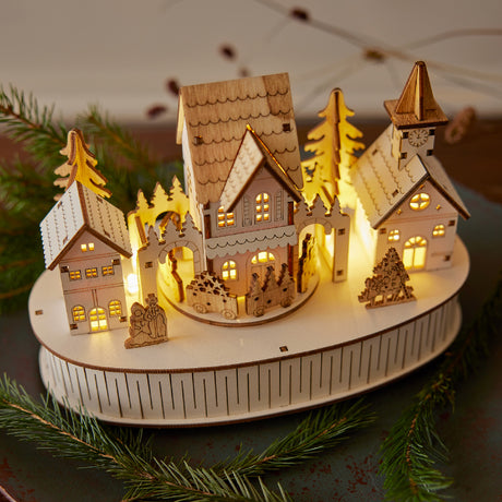 Three Kings 15cm Wooden Christmas Village LED Scenen with Train