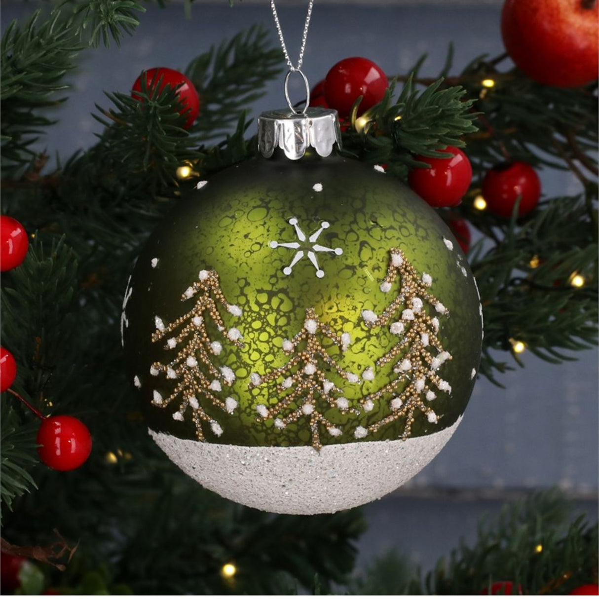Gisela Graham Green/White Sparkling Tree Bauble