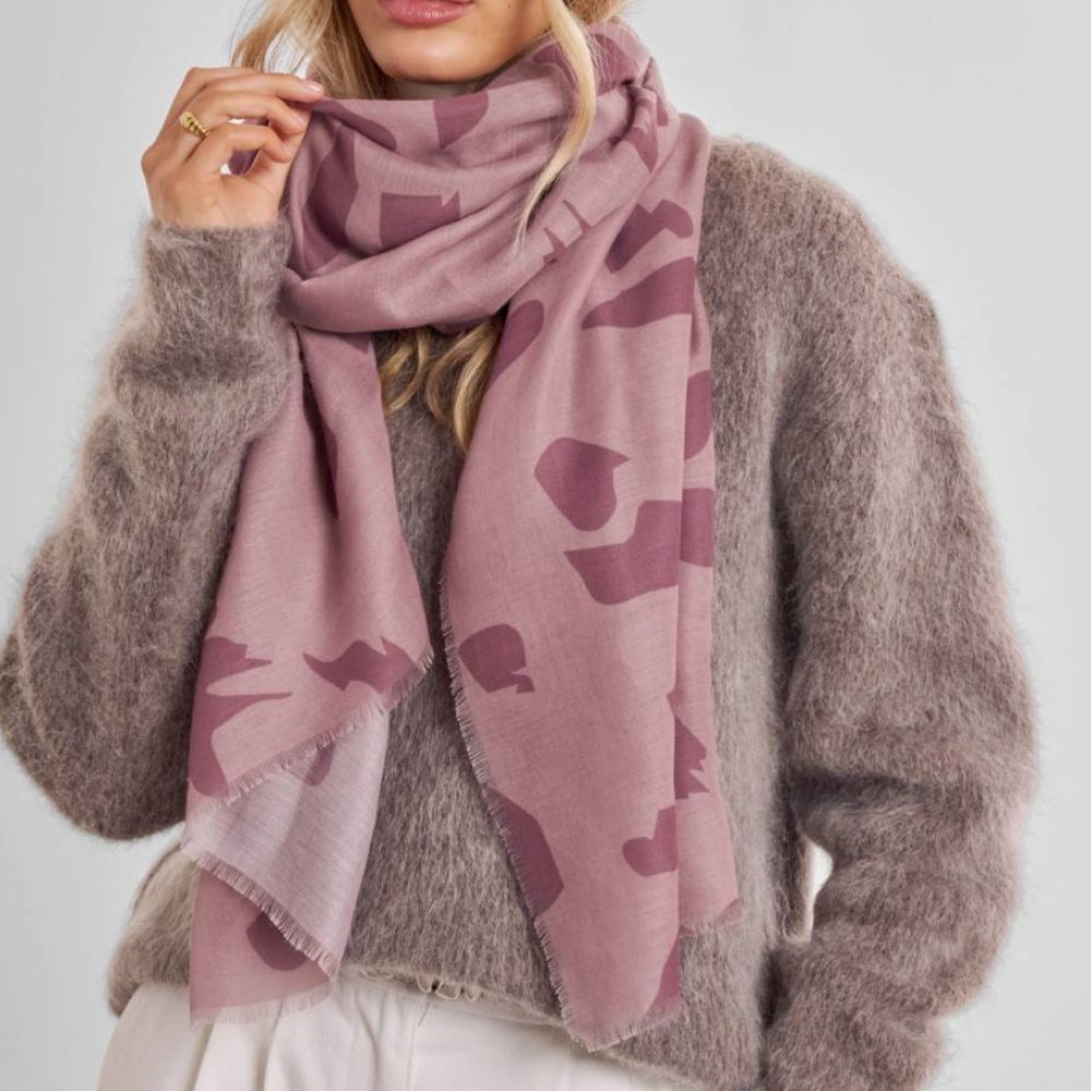 Katie Loxton Large Leopard Printed Scarf - Light/Dusty Pink