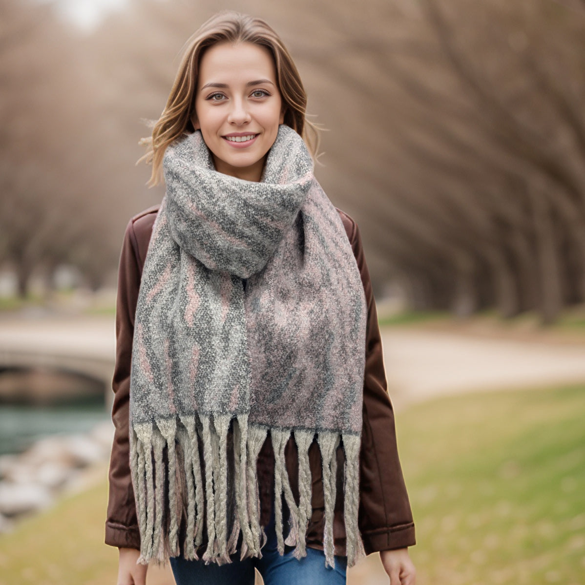 Black Ginger Alila Extra Thick Animal Print Scarf - Pink