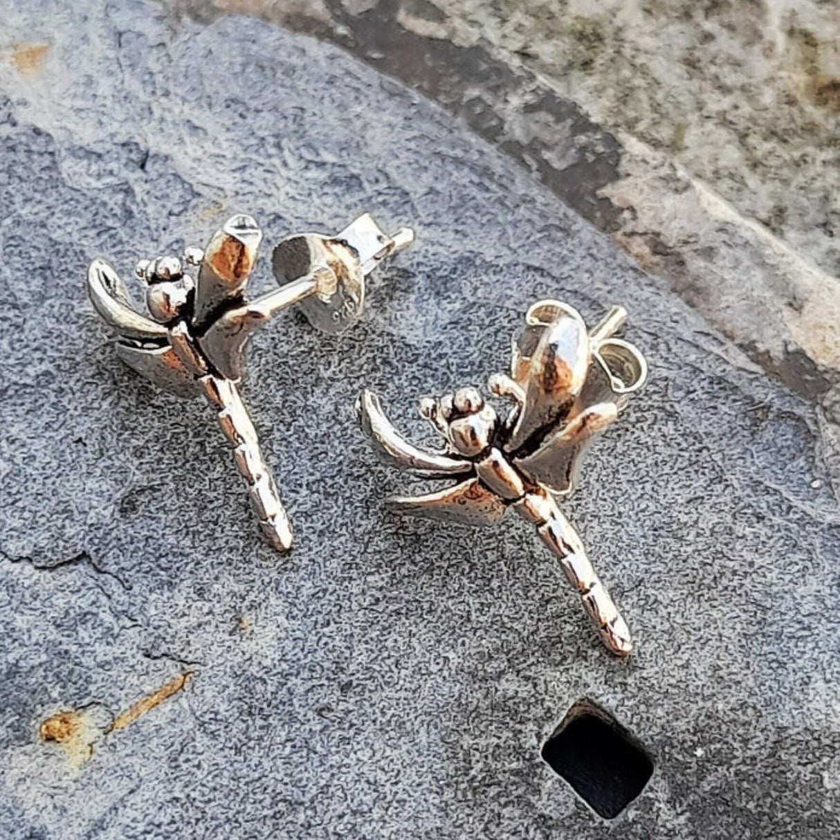 Blue Lily 15mm Silver Dragonfly Stud Earrings - SE288B - Old Railway Line Garden Centre