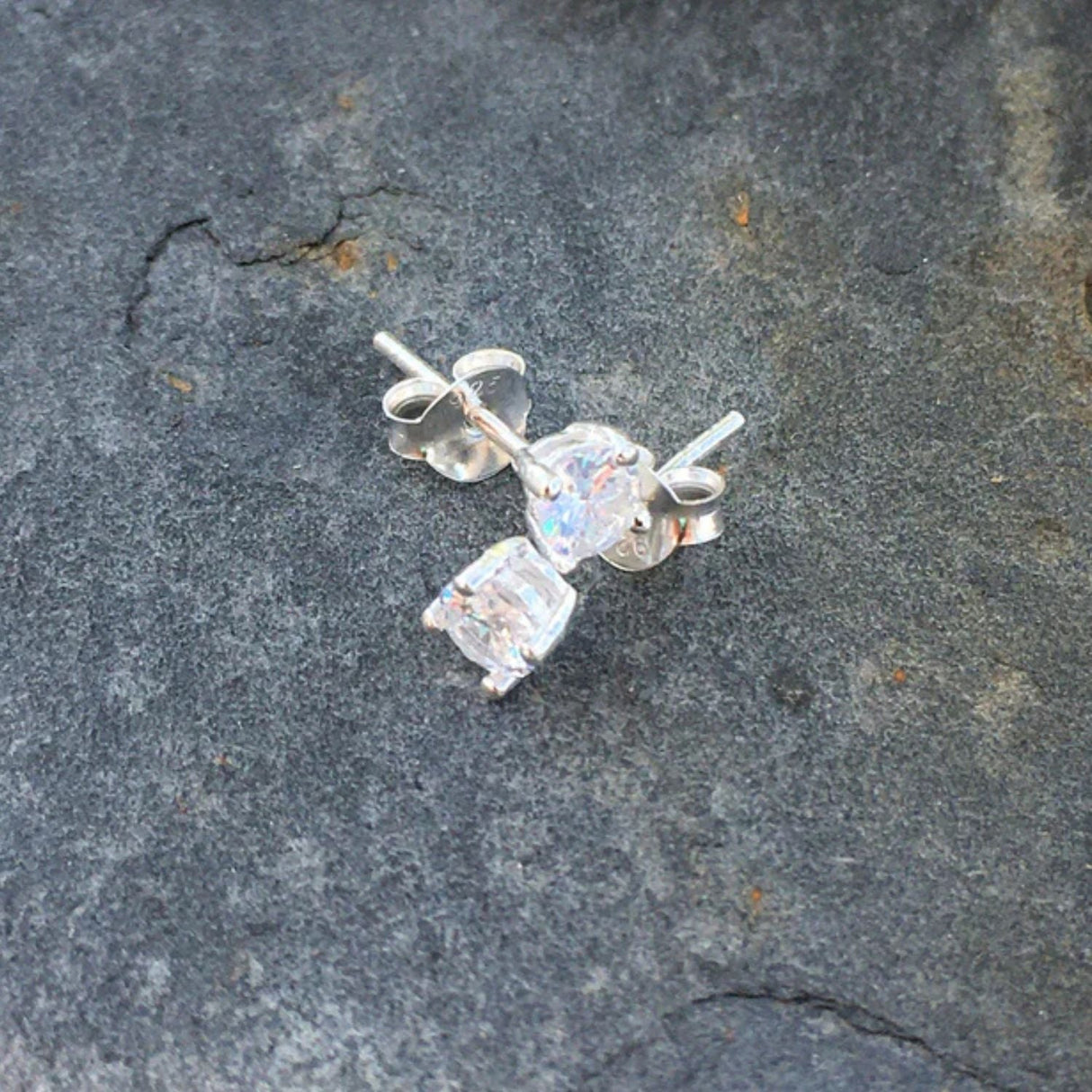 Blue Lily 4mm Cubic Zirconia Crystal 4 Claw Cast Stud Earring - S027B - Old Railway Line Garden Centre