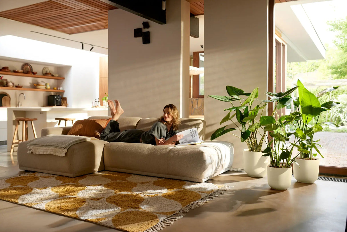 Elho 30cm Silky White Jazz Round Recycled Plastic Pot - Old Railway Line Garden Centre