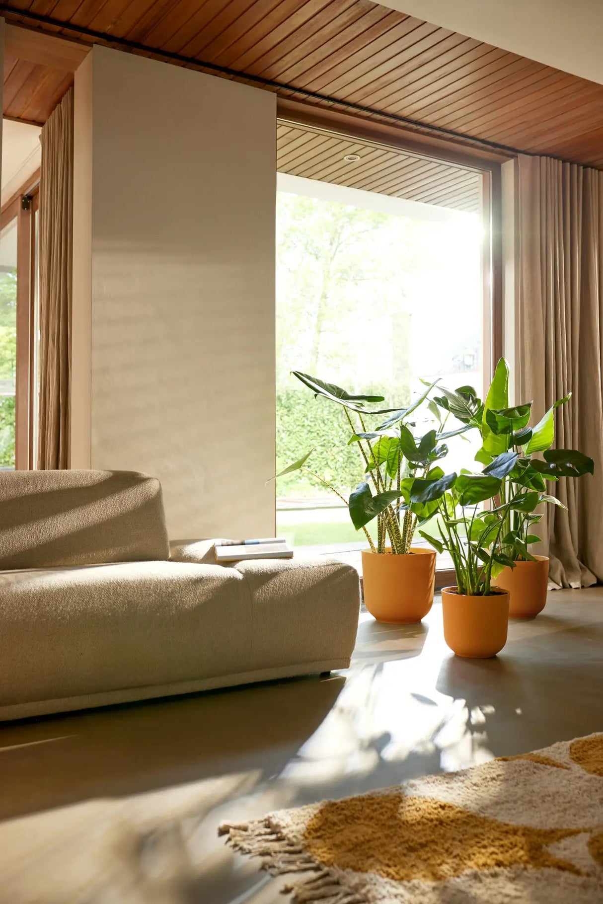 Elho 35cm Amber Yellow Jazz Round Recycled Plastic Pot - Old Railway Line Garden Centre