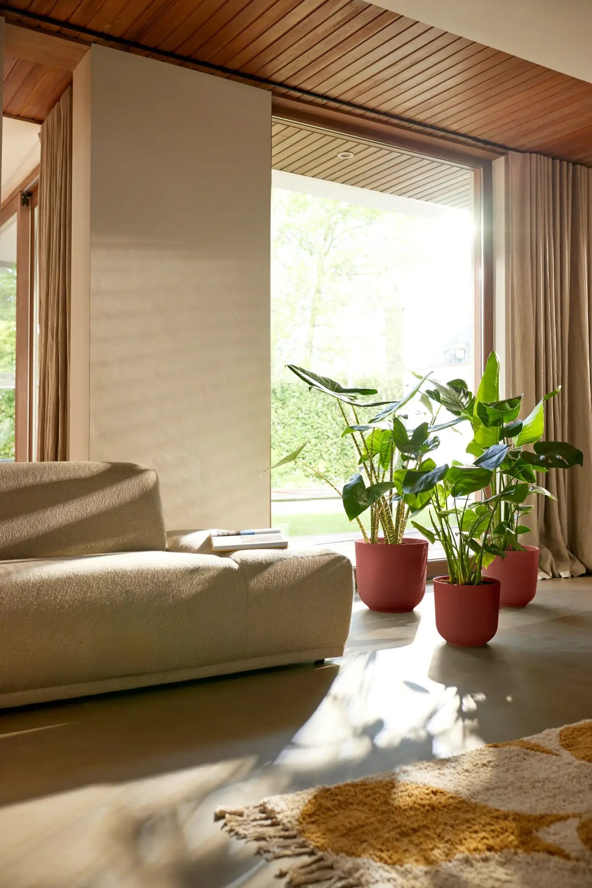 Elho 35cm Tuscan Red Jazz Round Recycled Plastic Pot - Old Railway Line Garden Centre