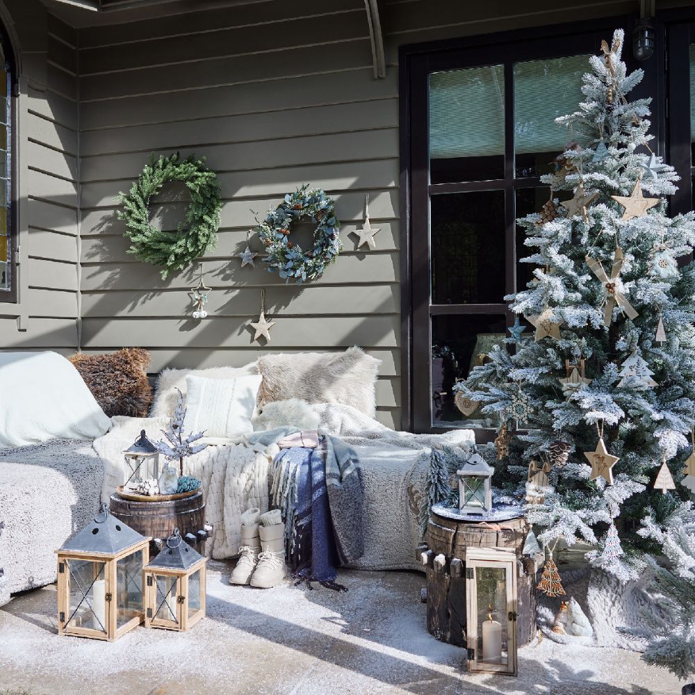 Everlands 2.1m (7ft) Grandis Fir Snowy Pre-Lit Artificial Christmas Tree