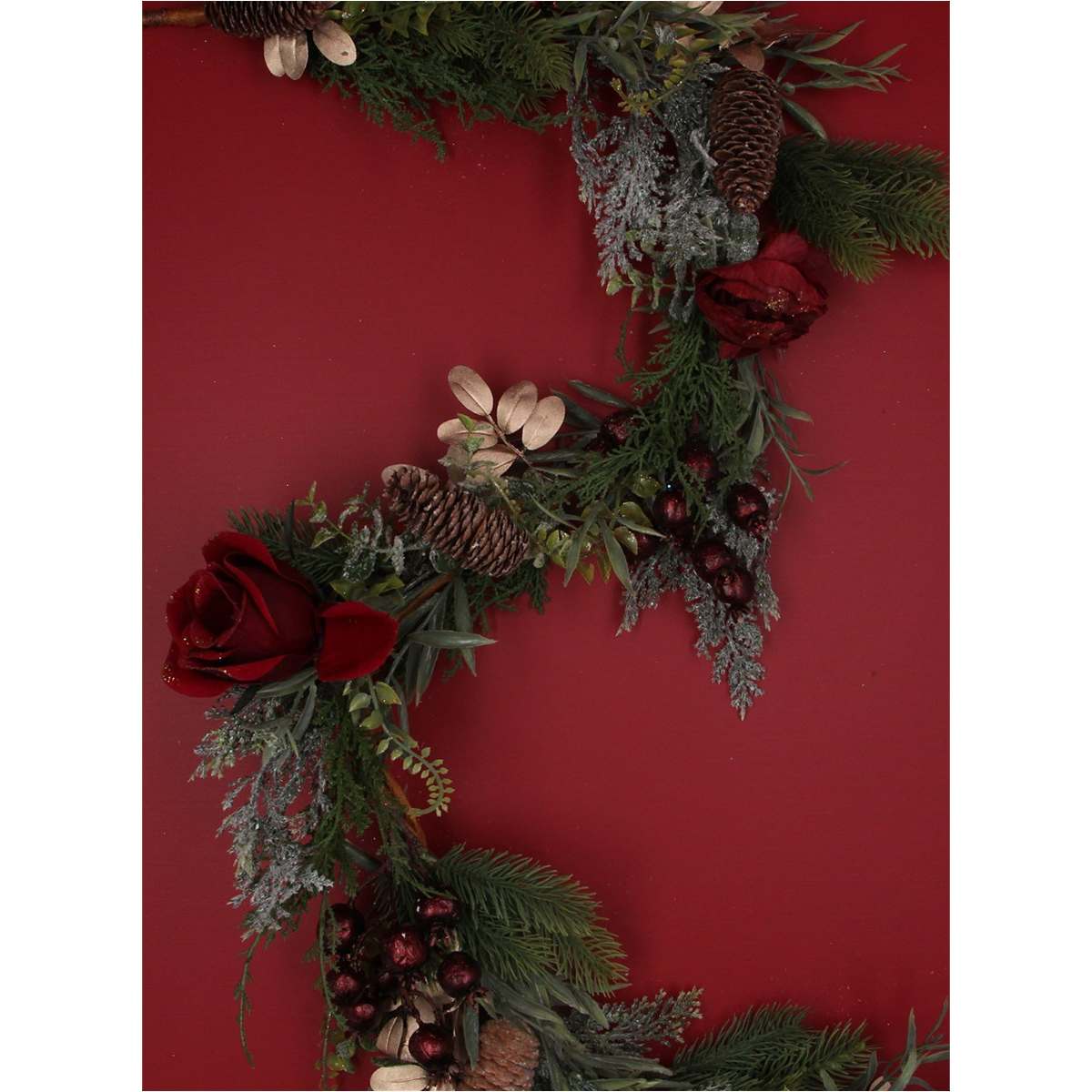 Gisela Graham 180cm Mixed Green Leaf & Red Rose Garland