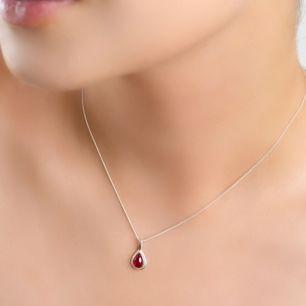 Henryka Classic Teardrop Necklace in Silver and Garnet